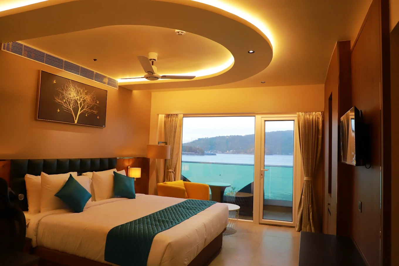 SEA DECK ROOM.webp
